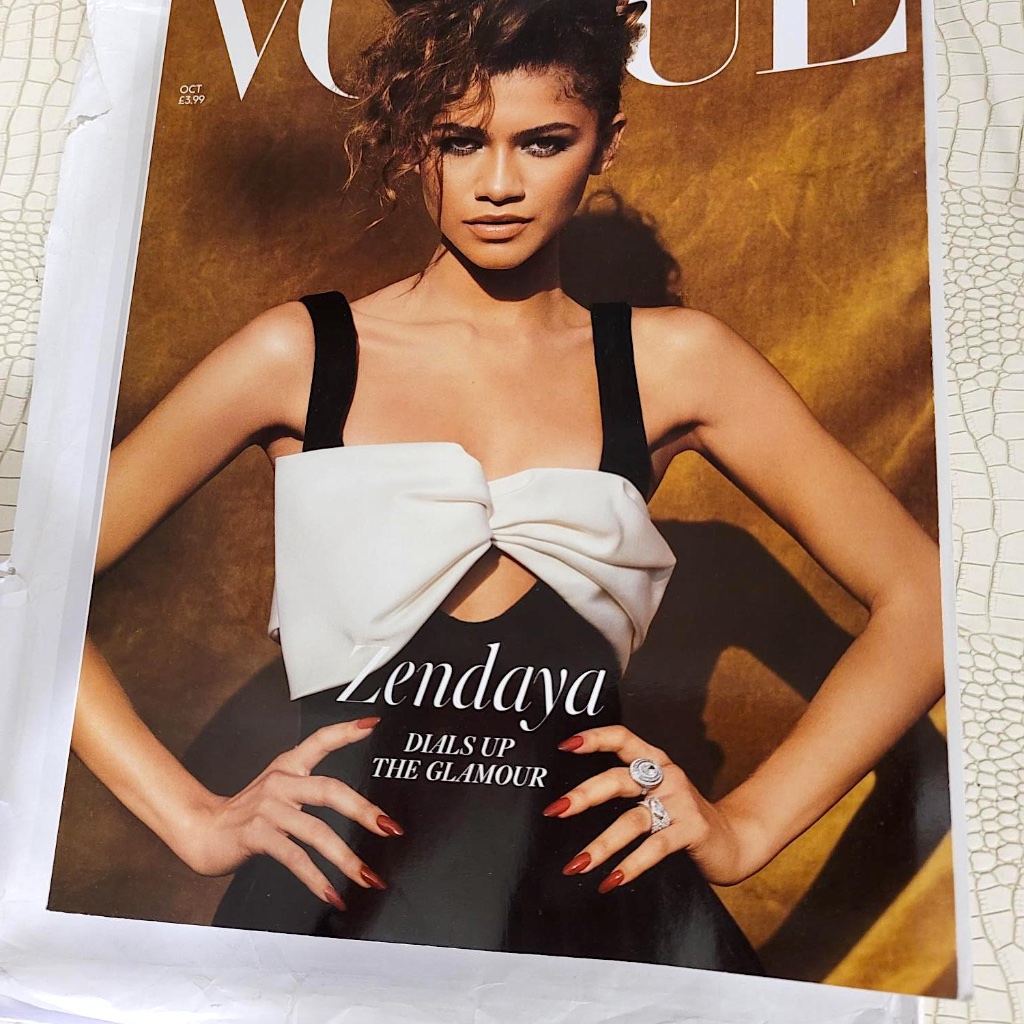 Brand New Vogue United Kingdom Oct 2021 Zendaya Shipped From United States